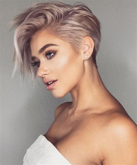 hot short haircuts for ladies|More.